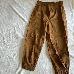 Brown Zara pocketless cargo pants with cuffed bottom.
